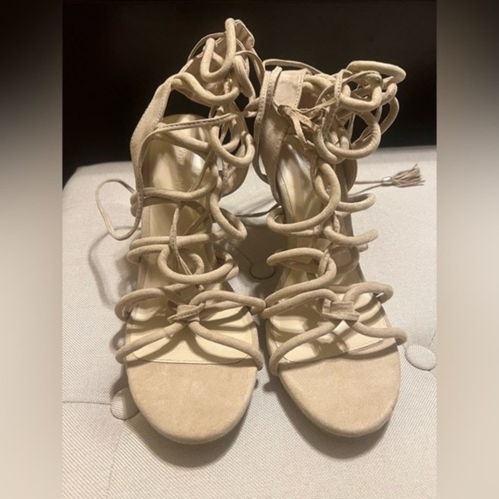 Wild Diva Lounge Strappy Nude Heels with Tassel SZ 7.5